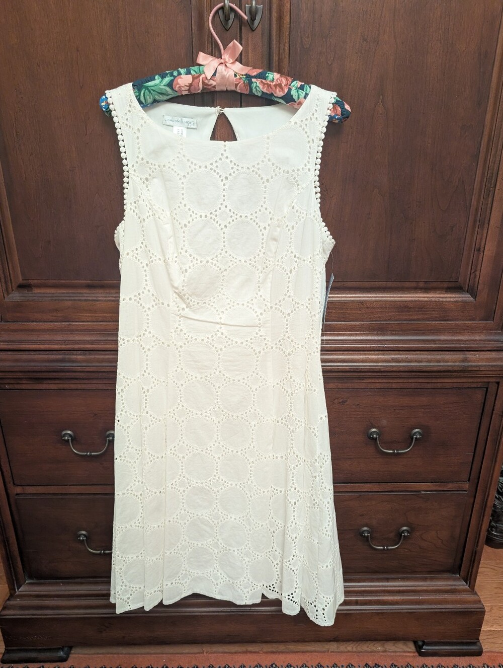 Women’s White Eyelet Sleeveless Dress